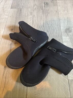 Men's Black Zipper Neoprene Water Shoes